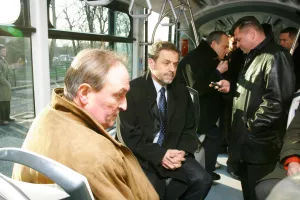 Većina koristi javni prijevoz, no i to im je postalo preskupo