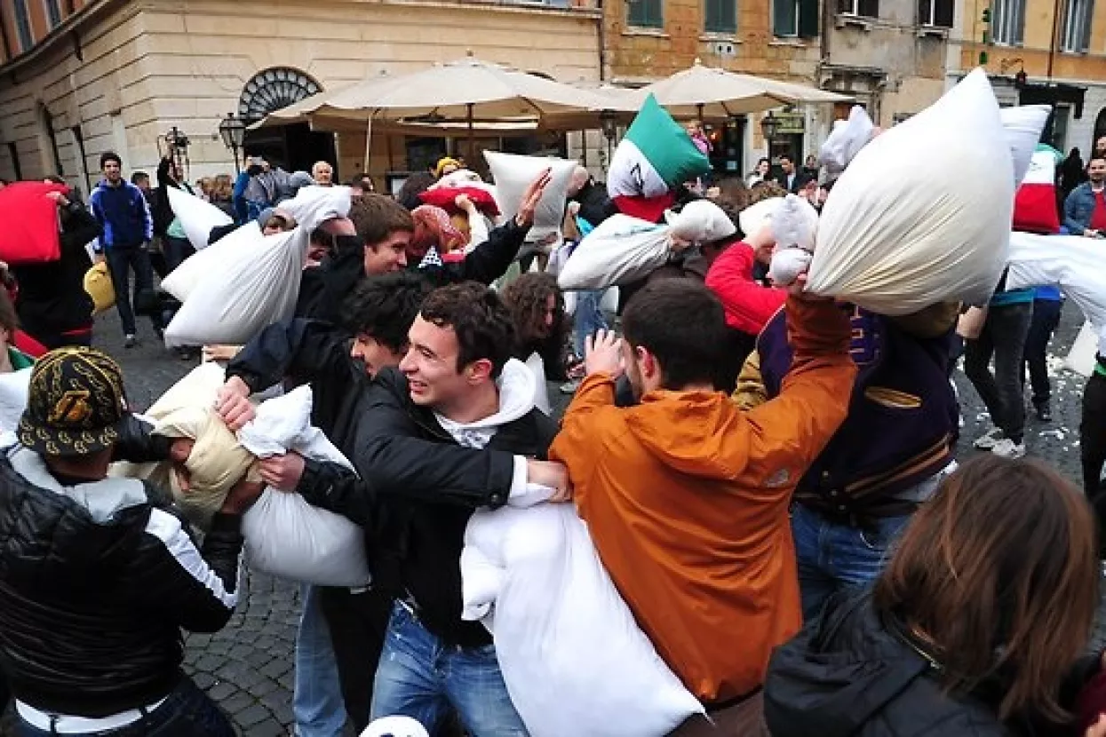 Borba jastucima u sredi&scaron;tu Rima