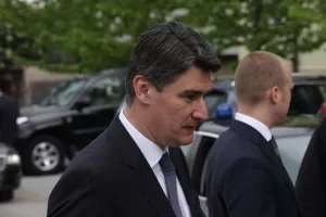 Telefonska smjena guvernera - dokaz premijerove nervoze