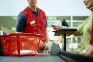 Čak 76 posto ispitanika kartice koristi za kupovinu namirnica