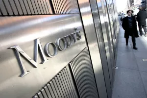 Moody's smanjio rejtinge 15 bankarskih divova