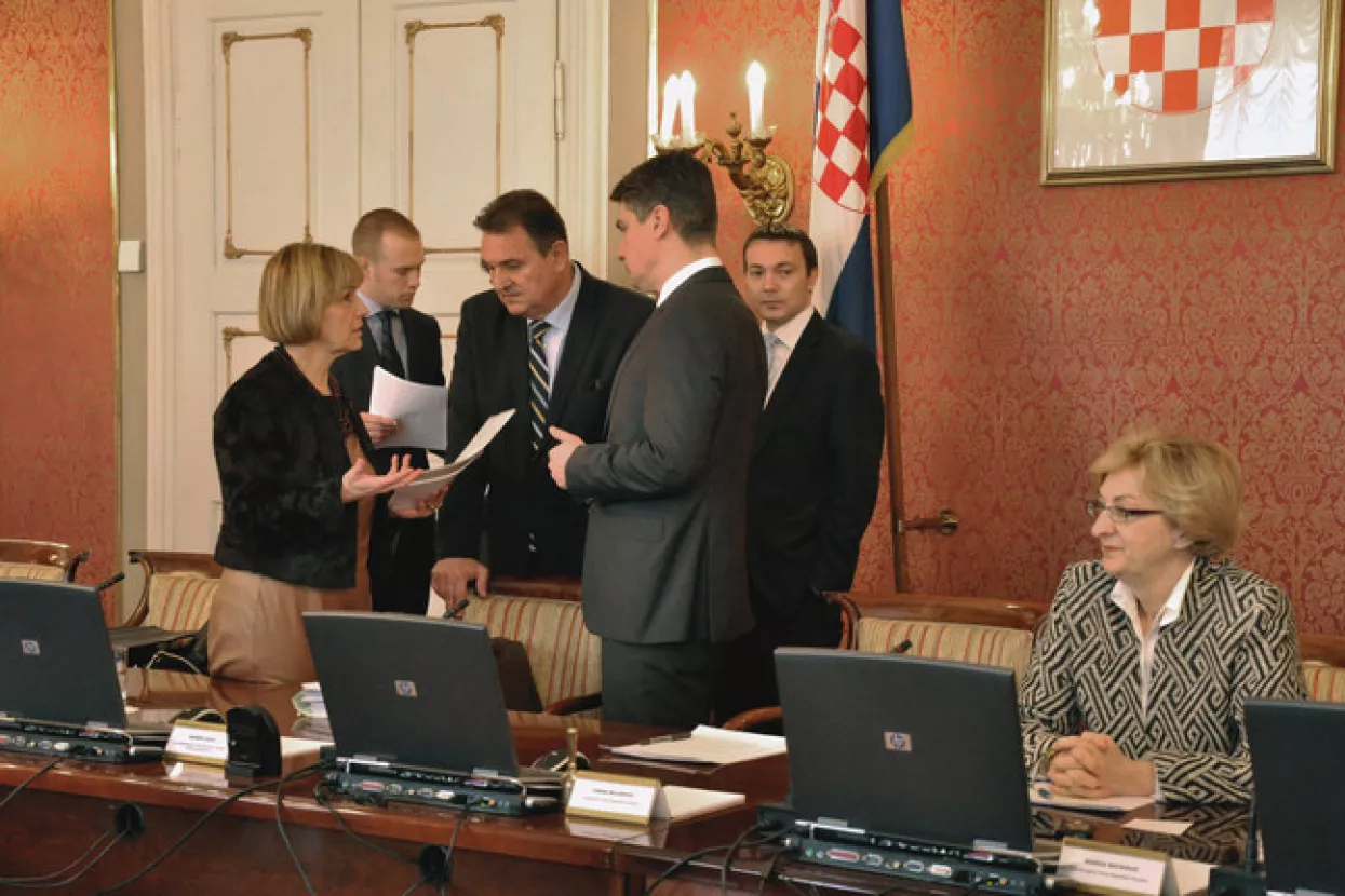 Hoće li državni službenici jo&scaron; ove godine ostati bez božićnice?