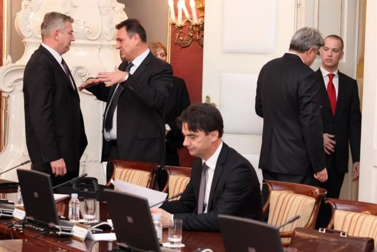 Ministrima bruto plaće 2 tisuće kuna manje?