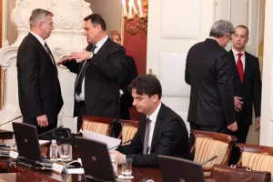 Ministrima bruto plaće 2 tisuće kuna manje?
