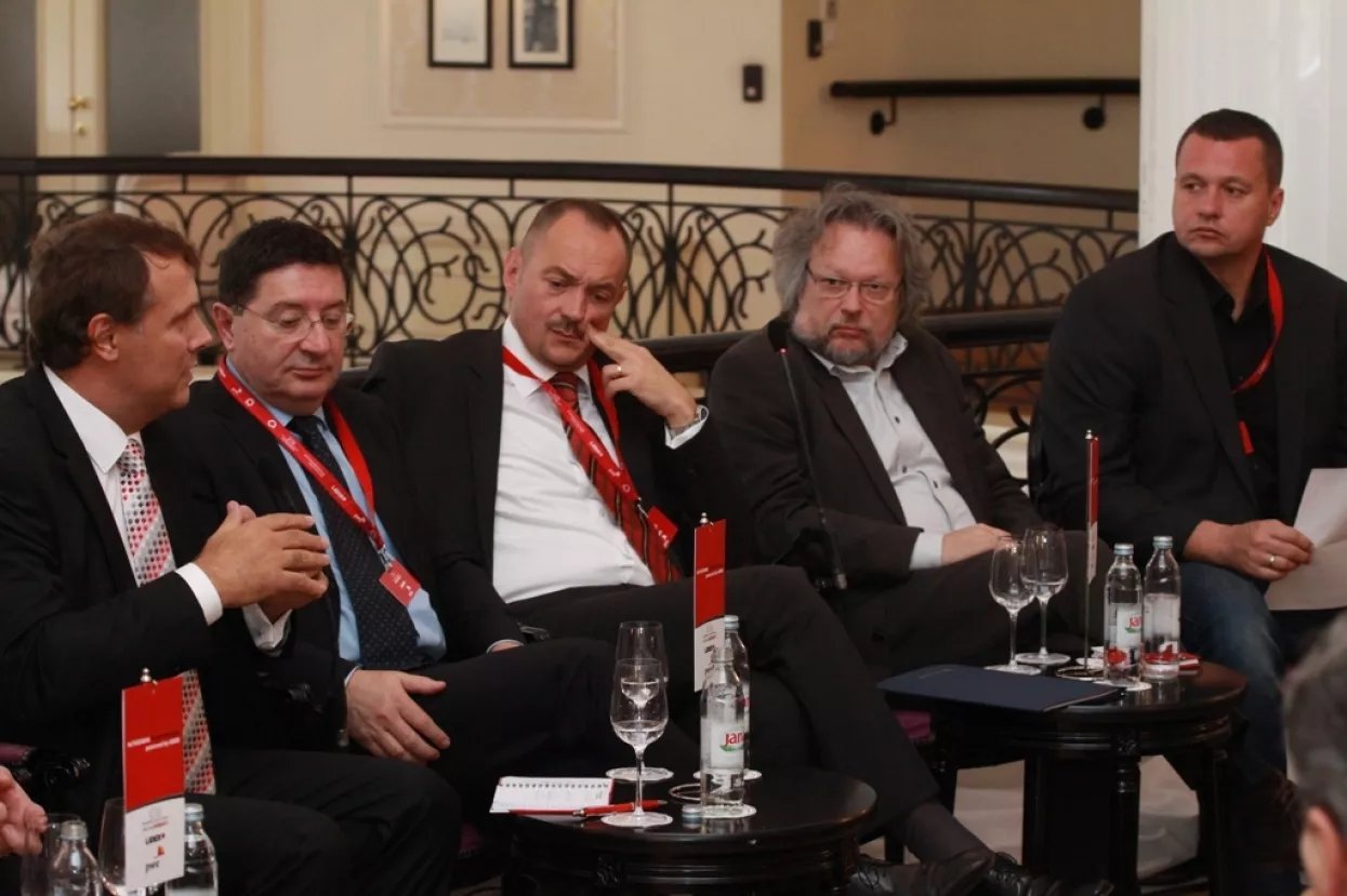 FOTO: Pokreću li mediji gospodarstvo ili obrnuto?