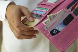 Uporaba debitnih kartica porasla u odnosu na prošlu godinu