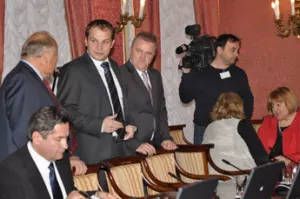 Vlada raspravlja o Oružanim snagama i zdravstvenom osiguranju