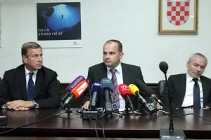 Francuzi i dalje tapkaju u mjestu