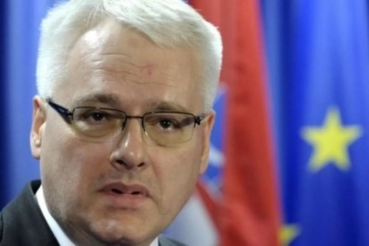 Josipovića podupire 52 posto građana, pobijedio bi već u prvom krugu