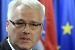 Josipovića podupire 52 posto građana, pobijedio bi već u prvom krugu