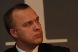 HT povlači dionice s Londonske burze