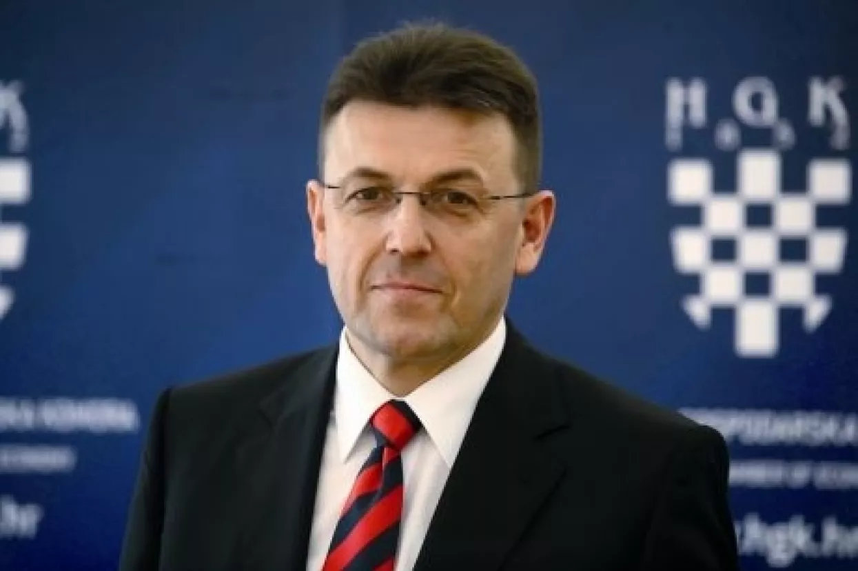 U Komori se suočavaju sa stvarnošću tek ako im je šef oporbenjak