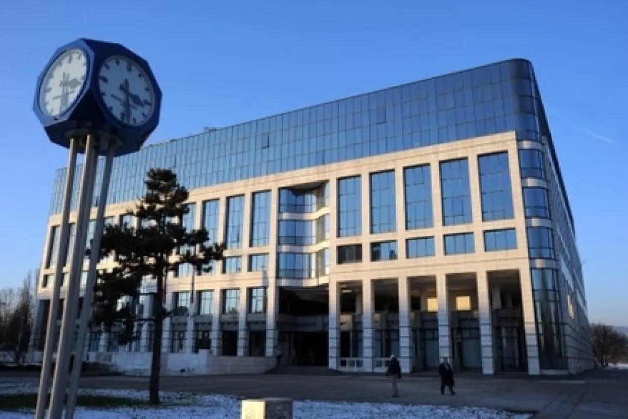 Mol kupuje 0,8% Ine od Raiffeisen fonda?