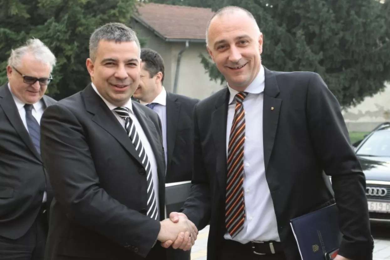 Država treba određivati orijentacijsku cijenu goriva