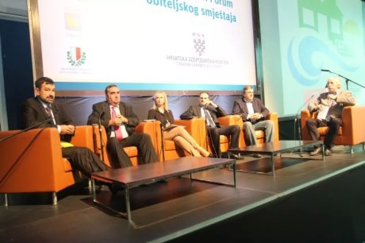 60-ak milijuna eura zarade od privatnog smještaja završi na računima stranih buking portala