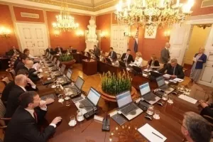 Vlada privremeno produžila mandate čelnicima državnih tvrtki
