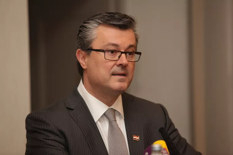 Timov tim se prvi put sastao u četvrtak u 10 sati