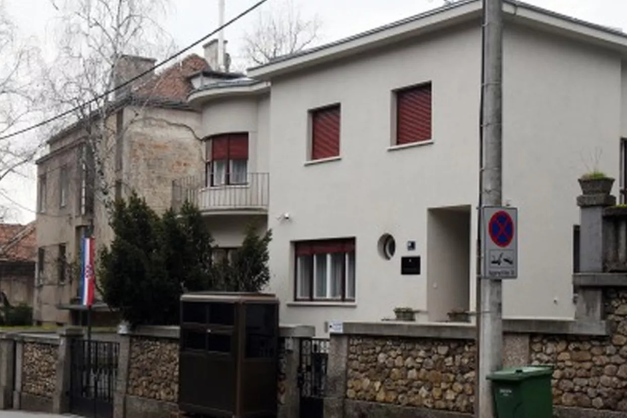 '&Scaron;tedljivi' Mesić sam plaća tro&scaron;kove Ureda biv&scaron;eg predsjednika