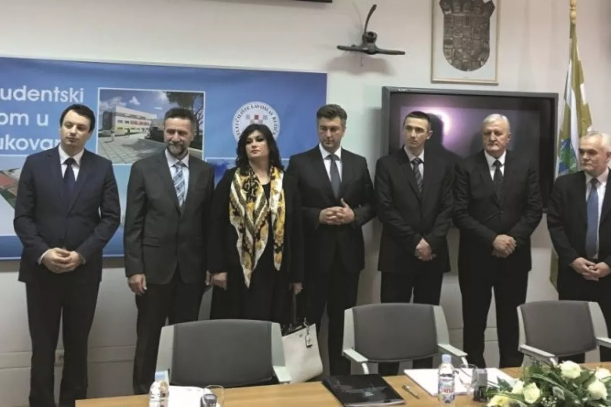 Nezavisni vijećnik Svete Nedelje podijelio šibe izvršnoj vlasti