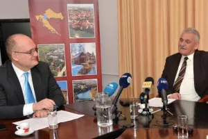 Školstvo Karlovačke županije korištenjem drvne biomase u tri godine uštedjelo 7,5 milijuna kuna