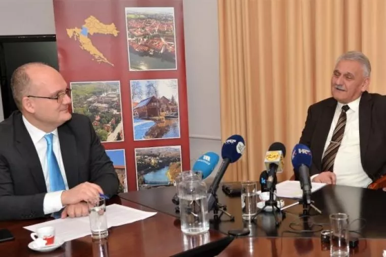 Školstvo Karlovačke županije korištenjem drvne biomase u tri godine uštedjelo 7,5 milijuna kuna