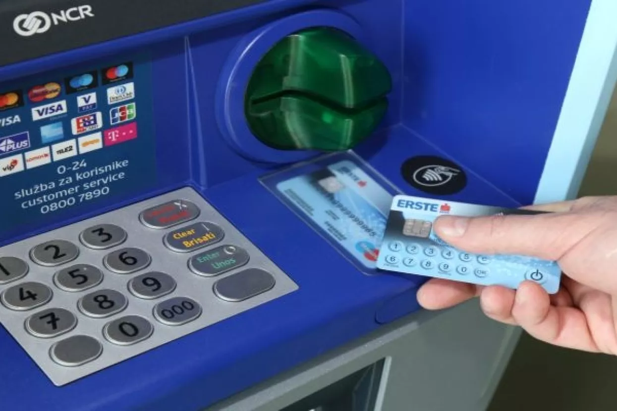 Skupina Rumunja obila 12 bankomata i ukrala milijun i pol kuna