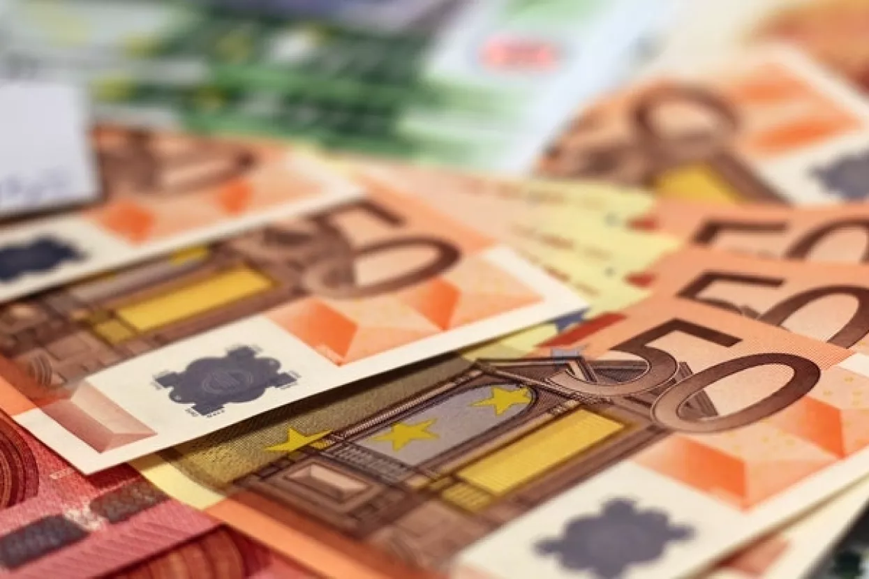 Europske burze pod pritiskom snažnog eura