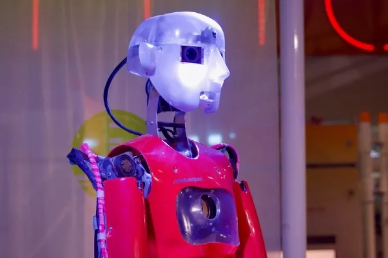 VIDEO: Brbljavi robot u&scaron;utkan zbog prekidanja govora turskog ministra