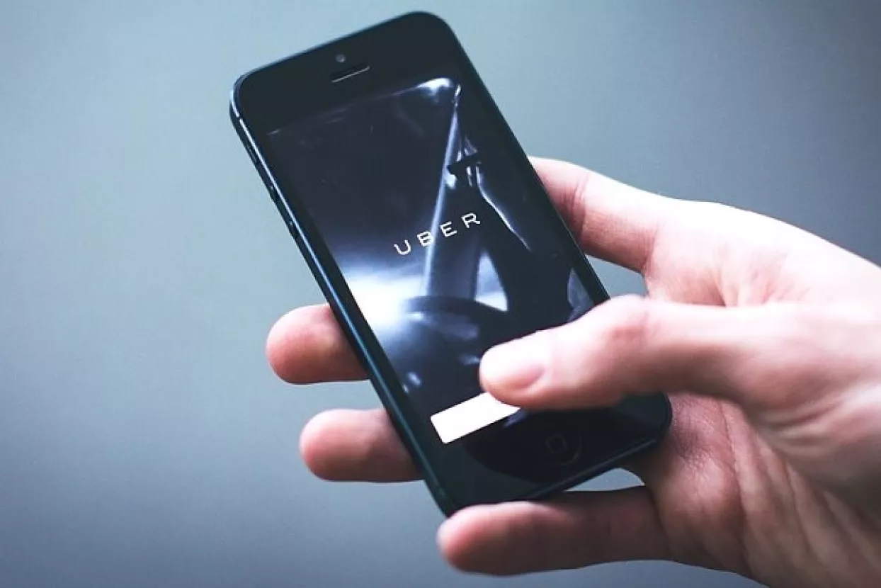 Uber u drugom kvartalu smanjio gubitak na 891 milijun dolara