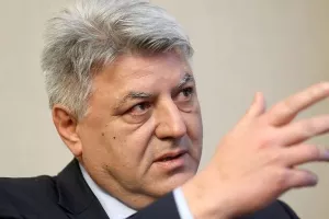 Komadina o 3. maju: Neka Vlada pokrene restrukturiranje ne čekajući briselsku administraciju