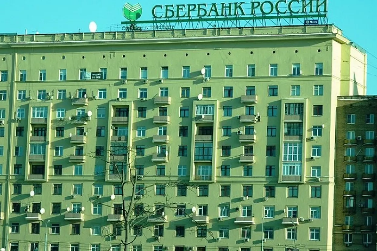 Klijenti ruskog Sberbanka u kolovozu povukli 1,1 milijardi dolara deviznih depozita