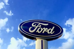 Ford očekuje milijardu dolara manju dobit zbog američkih carina na metale