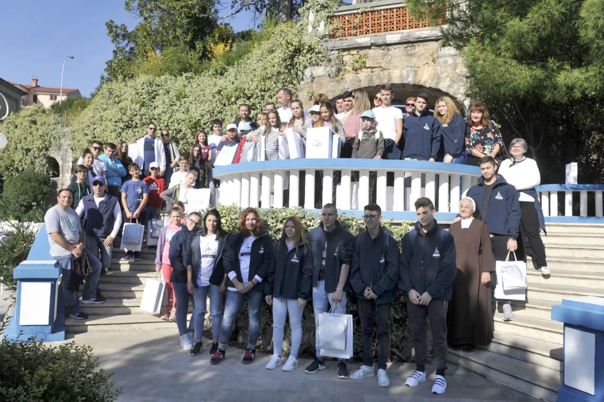 ACI i Zaklada Vaša pošta organizirali&nbsp;jedrenje za štićenike dječjih domova