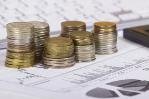 Bankama prepolovljena dobit, očekuje se porast loših kredita