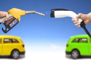 Automobilska imperija uzvraća udarac &#39;EV pobunjenicima&#39;