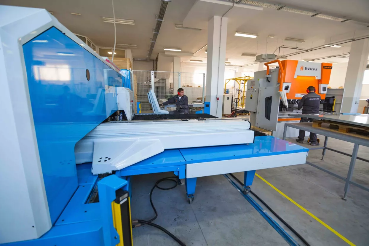 Include otvorio novi proizvodni pogon i povećao izvoz pametnih klupa