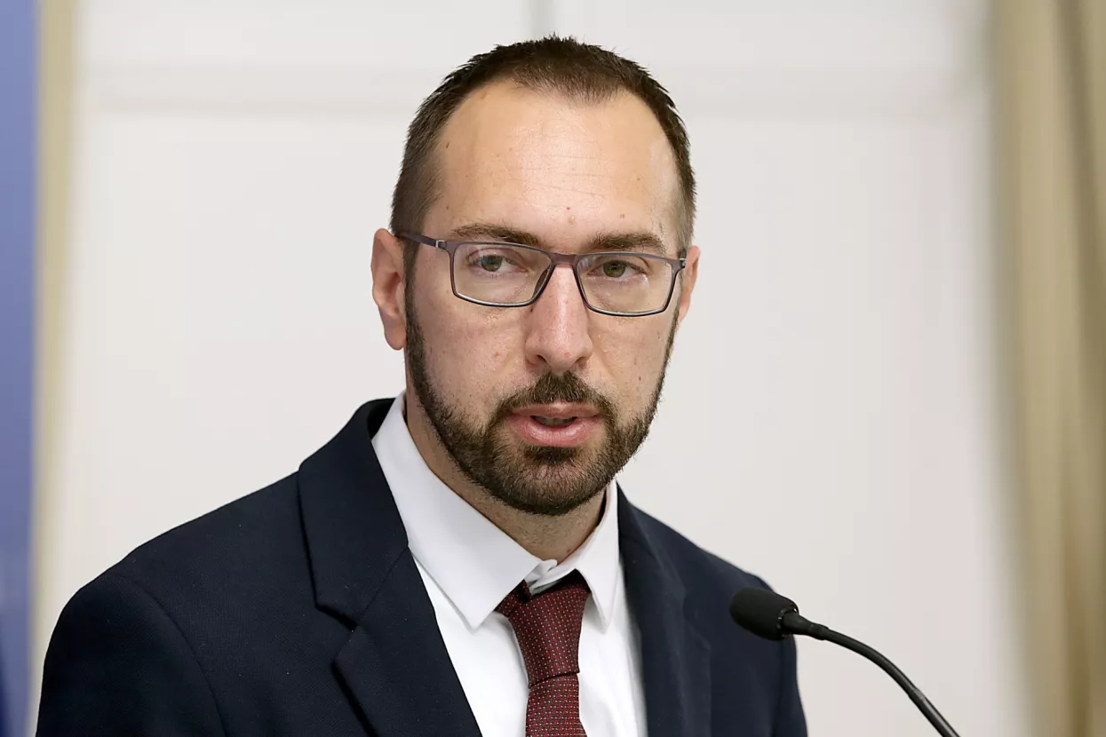 Tomaševićo o obnovi, javnim natječajima i štednji u gradu