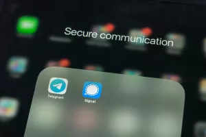 Rat platformi: Kad Facebooku smrkne, Telegramu i Signalu svane