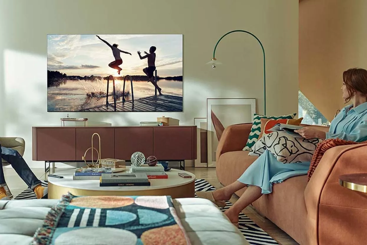 Bezbrižno uživajte u gledanju serija i filmova na Samsung Neo QLED televizoru uz TV kasko osiguranje