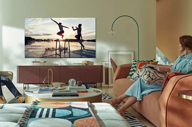 Bezbrižno uživajte u gledanju serija i filmova na Samsung Neo QLED televizoru uz TV kasko osiguranje