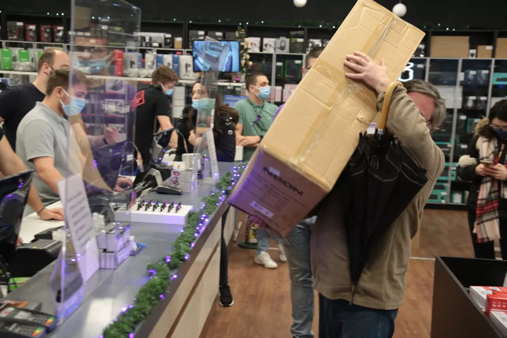 Kiša ubila Black Friday &ndash; Pomahnitana kupnja preselila se u virtualni svijet