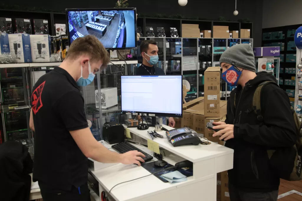 Kiša ubila Black Friday &ndash; Pomahnitana kupnja preselila se u virtualni svijet