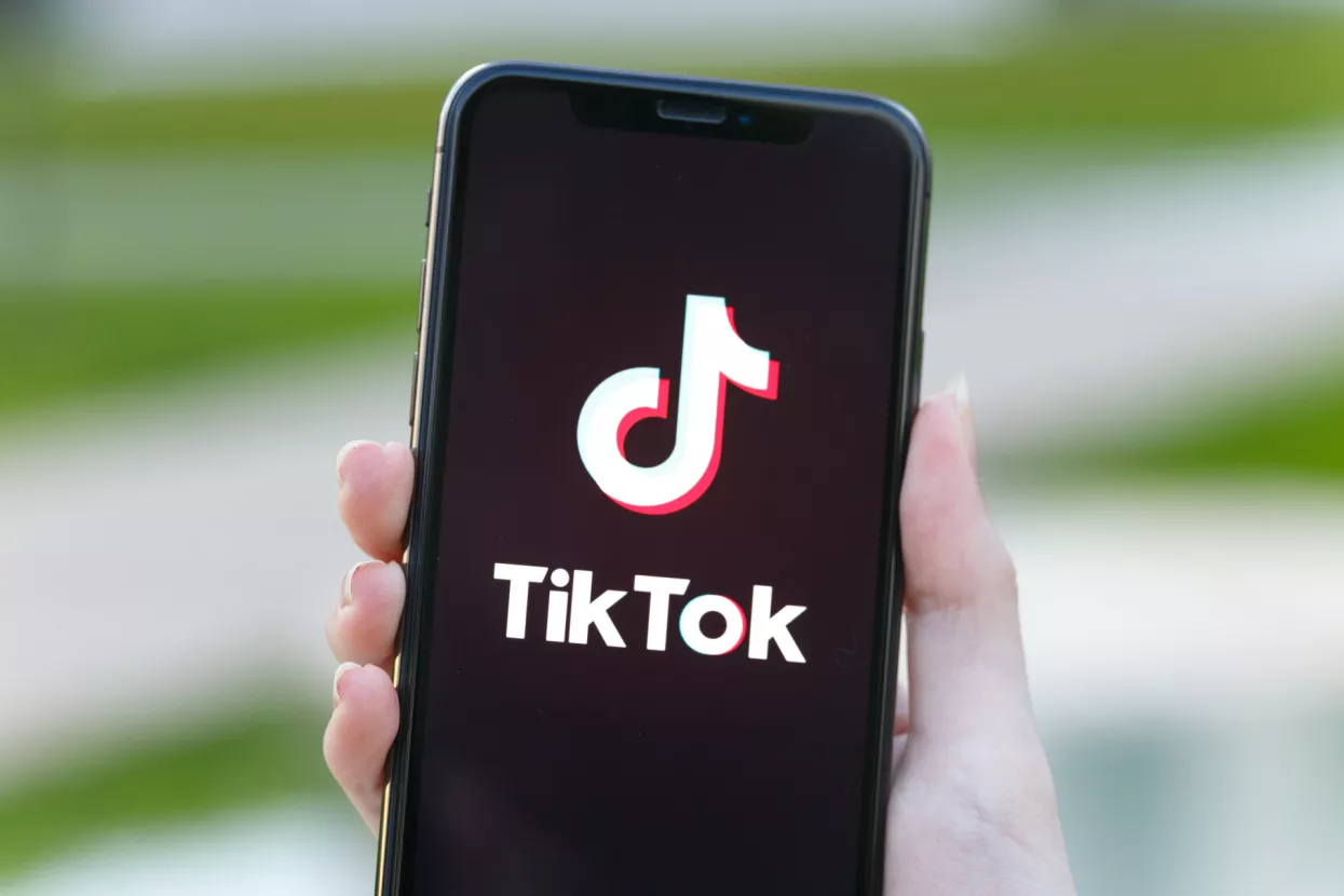 Stručnjaci ustali protiv novog TikTok trenda &ndash; umjetnosti od epoksi smole