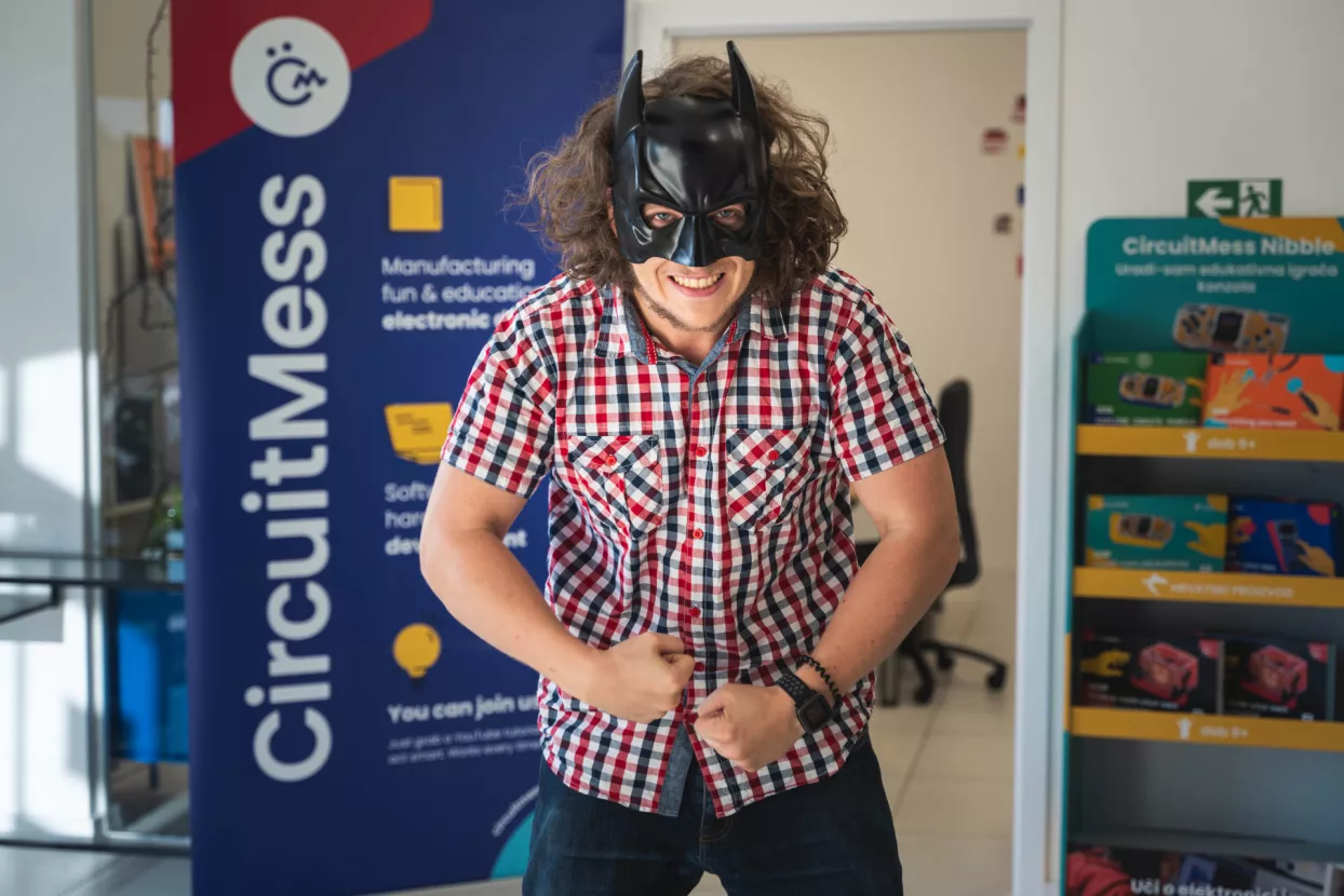 Još jedan uspješan crowdfunding podvig: CircuitMess prikupio 2,5 milijuna kuna za Batmobile