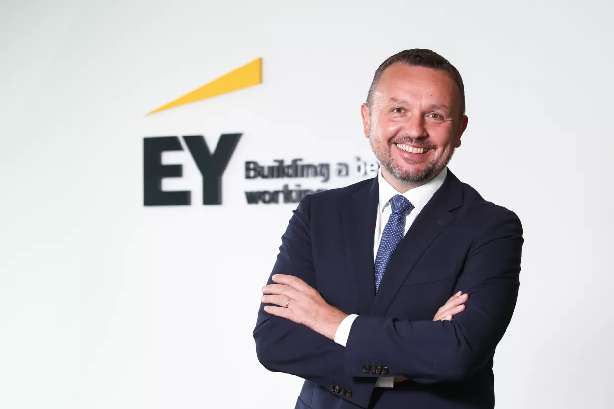 EY: Razmatra se &#39;oslobađanje konzultanata od okova revizorskog odjela&#39;
