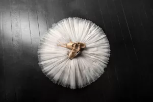 Balletcore: Novi modni trend zbog kojeg i muškarci obuvaju baletne papučice