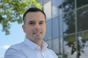 Darjan Budimir (HROTE) predlaže knjigu &#39;Vodič kroz galaksiju za autostopere&#39; Douglasa Adamsa