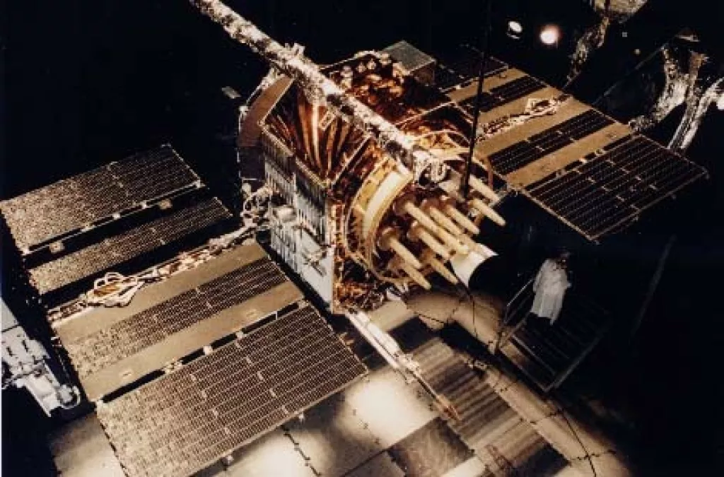 Razvoj najstarijeg aktivnog satelita u konstelaciji GPS-a – NAVSTAR-a 43 – počeo je još prije pola stoljeća. U orbiti je još od 1997.