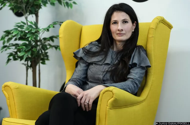 Darija Jakovljević, <br>izvršna direktorica Dekra zapošljavanja:<br>- Uočili smo izraziti trend samostalnog rada u svim uslužnim industrijama, a najviše IT-u. Kod menadžera su to najčešće oni koji su u prijelaznom razdoblju između poslova, oni koji zbog klauzula u ugovoru ne smiju raditi u konkurentskim tvrtkama ili oni koji se žele vratiti na iste ili slične pozicije čim prije<br>L