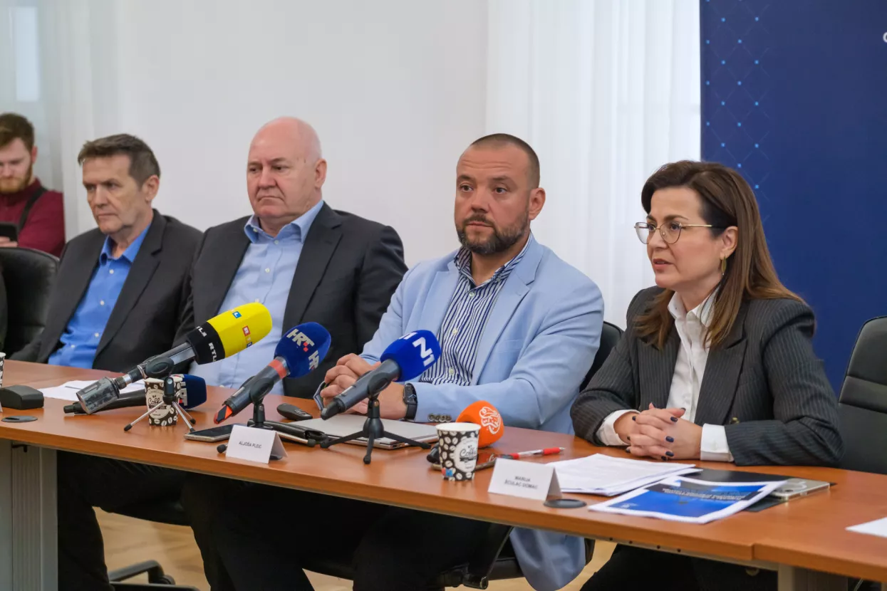 Bojan Reščec, Ivo Čović, Aljoša Pleić, Marija Šćulac Domac<br>Udruženje OIE HGK, Udruženje obnovljivih izvora energije Hrvatska gospodarska komora